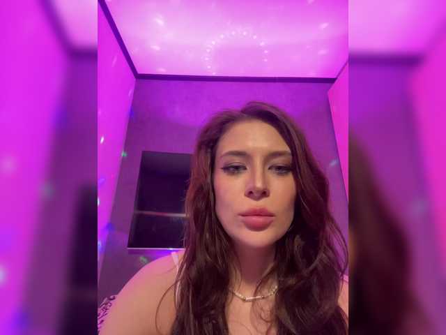 Azilanomi's BongaCams show and profile