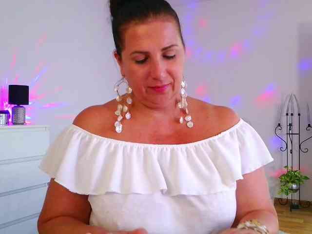 MilfHelena webcam