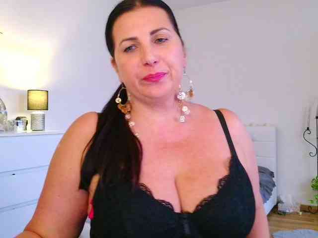 Model: MilfHelena