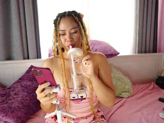 urFilipinaGirl webcam