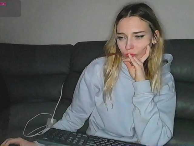 Almondmilka live cam on BongaCams