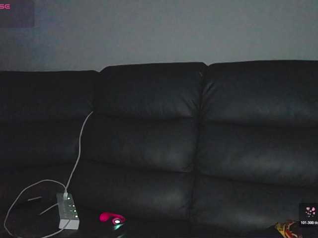 Almondmilka live cam preview