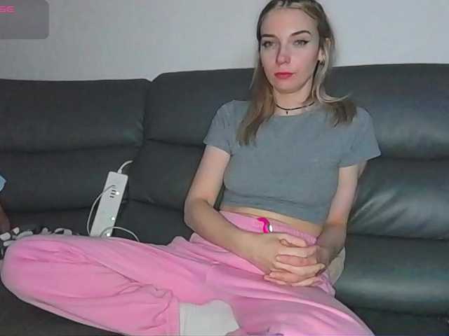 Almondmilka live cam on BongaCams
