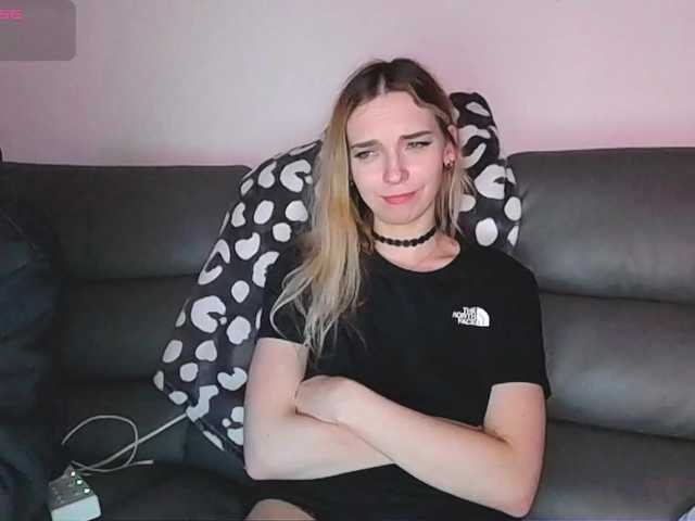 Almondmilka live cam on BongaCams