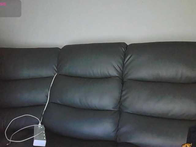 Almondmilka live cam preview