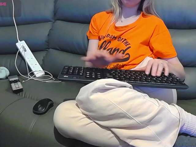 Almondmilka live cam on BongaCams