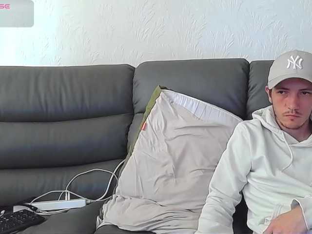 Almondmilka live webcam show