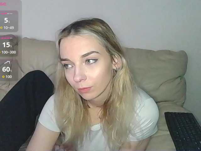 Almondmilka live cam on BongaCams