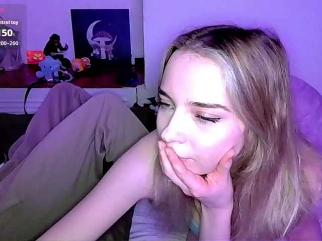 le modèle Almondmilka est en webcam porno dans un show sur le site bongacams, il possède les tags suivants: White/Caucasian,Blonde,Shaved