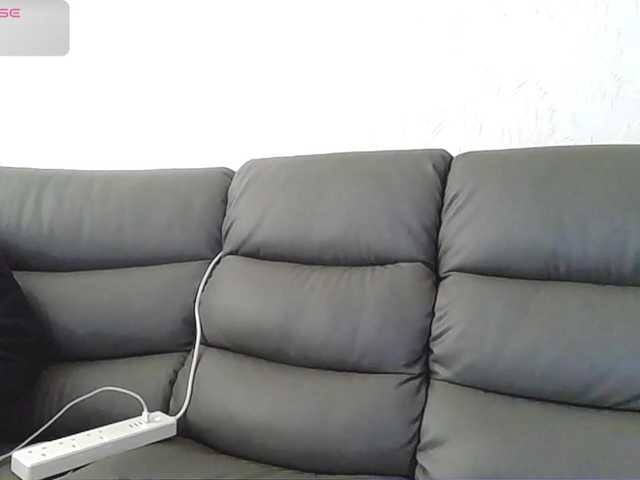 Almondmilka live cam preview