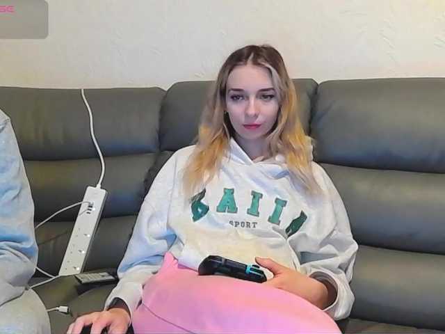 Almondmilka live cam on BongaCams