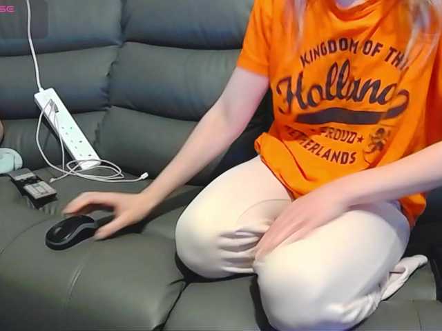 Almondmilka live cam