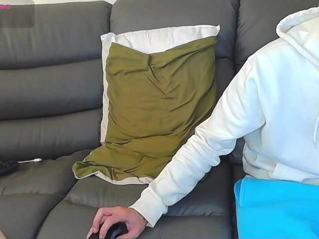 Almondmilka live cam