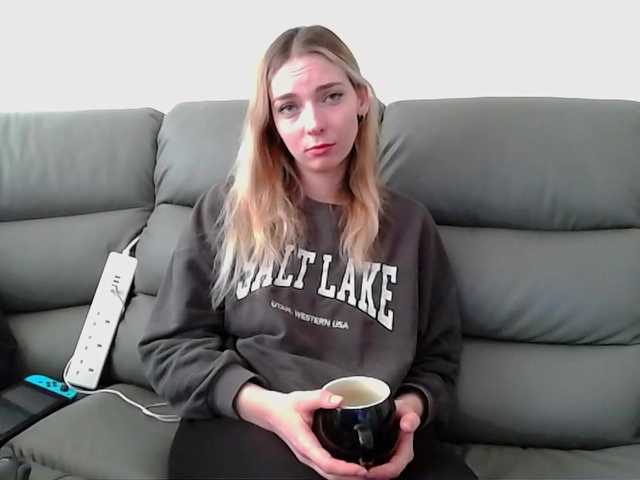 Almondmilka live cam on BongaCams