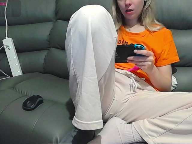 Almondmilka live cam on BongaCams