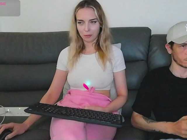 Almondmilka live cam on BongaCams