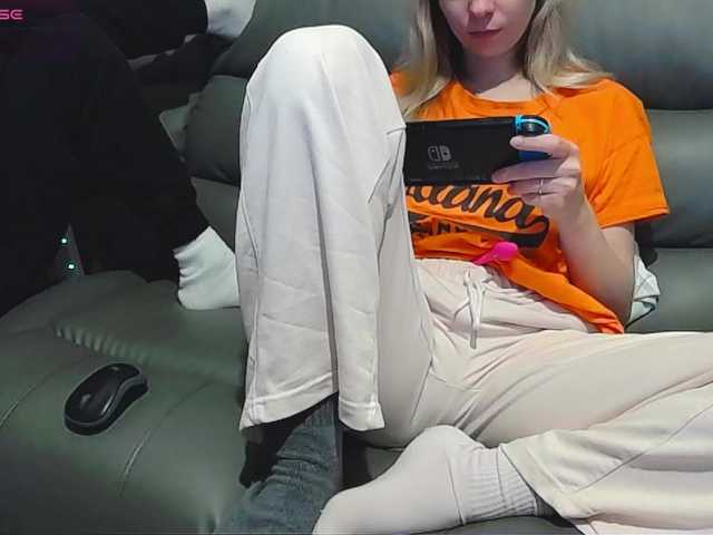 Almondmilka live cam on BongaCams