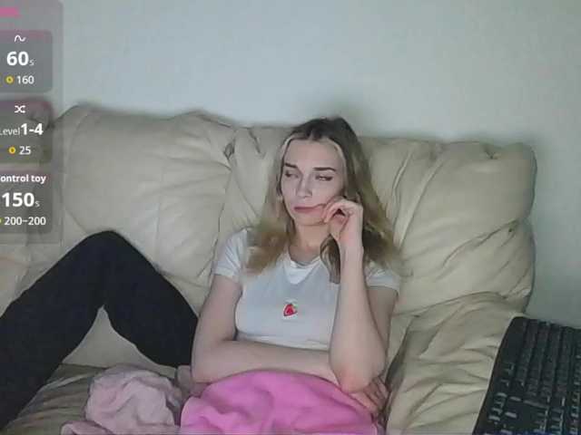 Almondmilka live cam on BongaCams