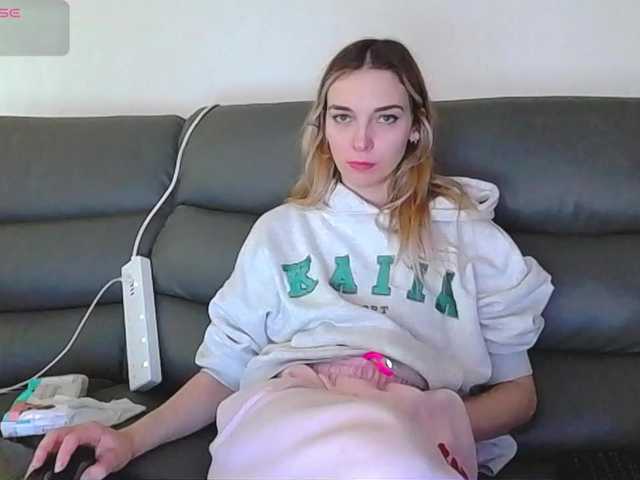 Almondmilka live cam on BongaCams
