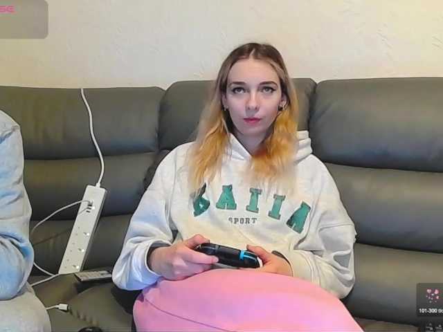 Almondmilka live cam