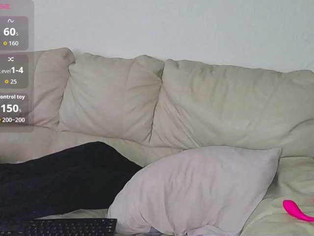 Almondmilka live cam on BongaCams