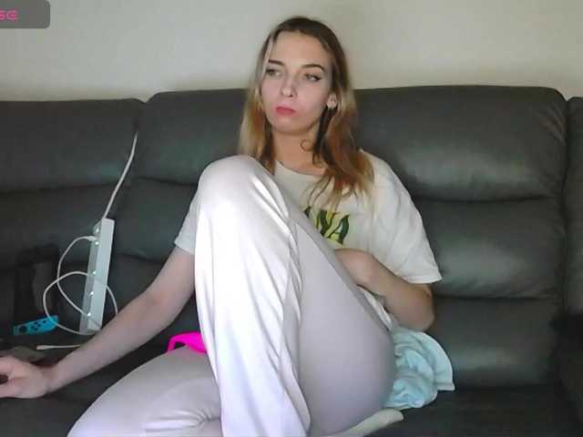 Almondmilka live cam on BongaCams