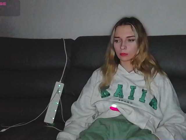 Almondmilka live cam on BongaCams