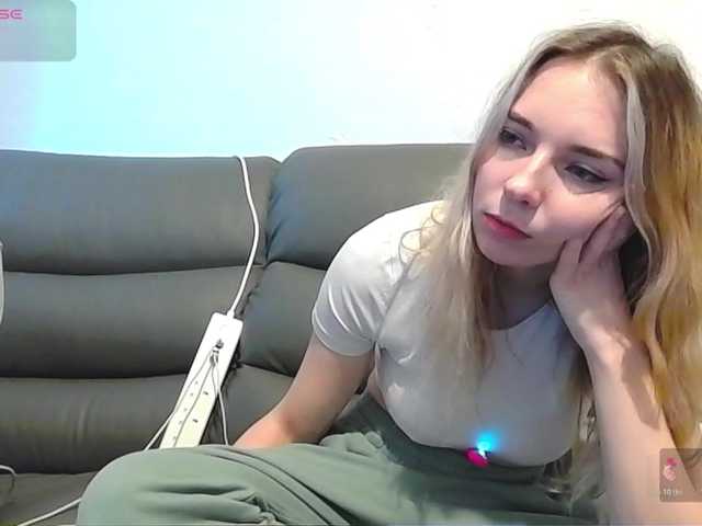 Almondmilka live cam on BongaCams
