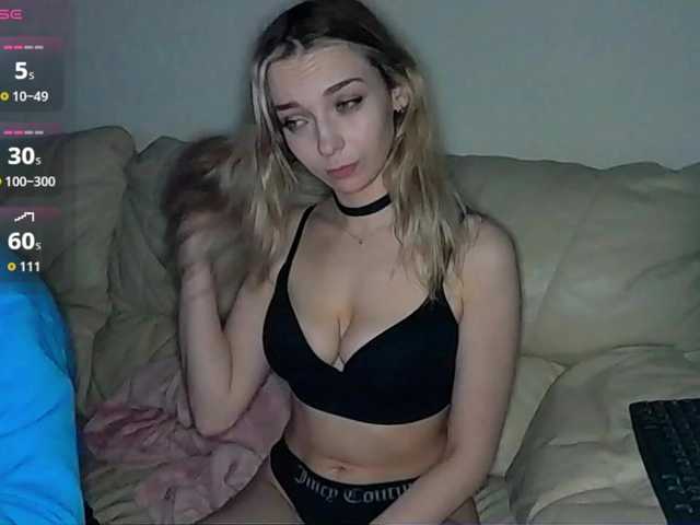 Almondmilka live cam on BongaCams