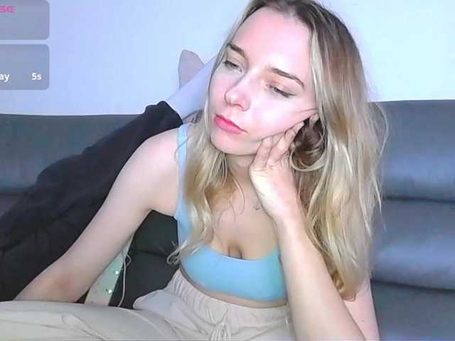 Almondmilka live cam on BongaCams