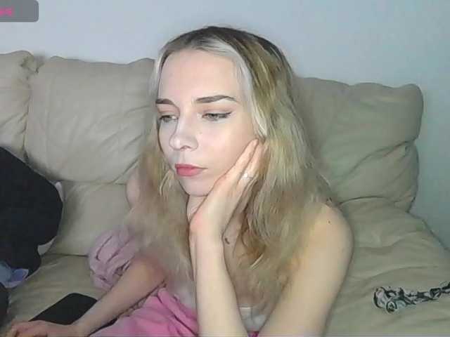 Almondmilka live cam on BongaCams