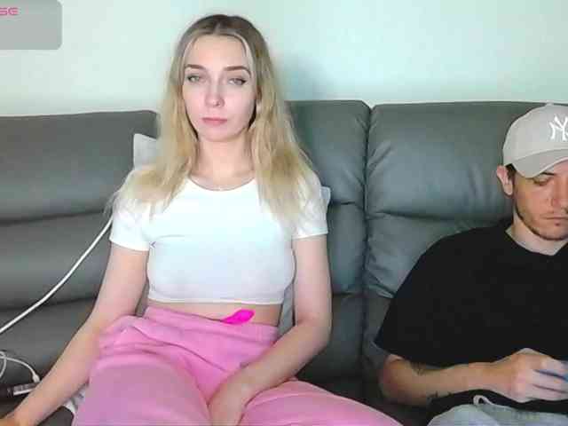 Almondmilka webcam