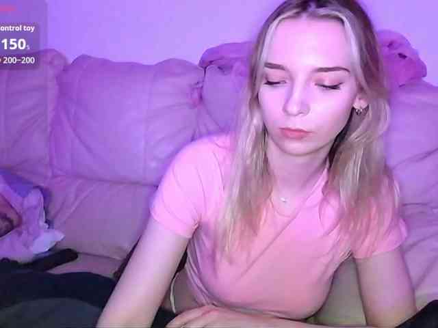 Almondmilka webcam