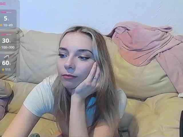 Almondmilka webcam