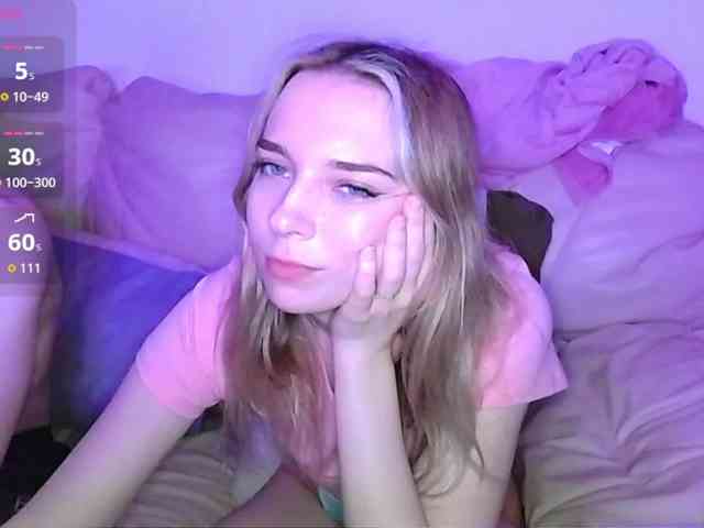 Almondmilka webcam