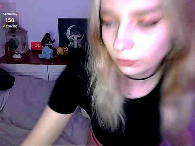 Almondmilka webcam