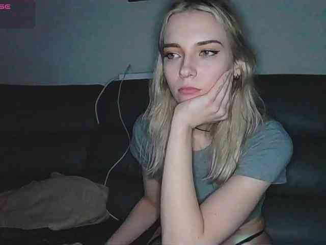 Model: Almondmilka