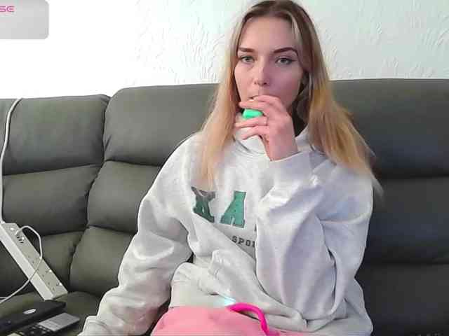 Model: Almondmilka