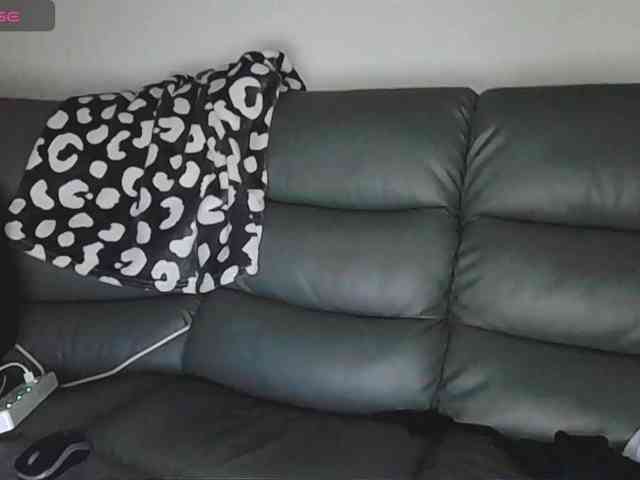 Almondmilka webcam