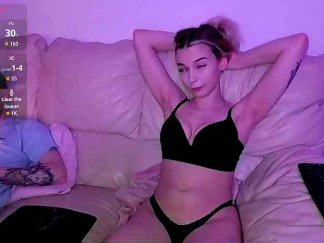 Model: Almondmilka