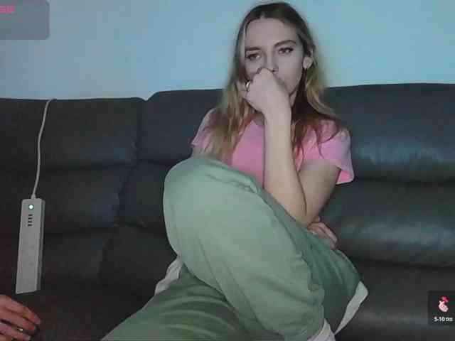 Almondmilka webcam