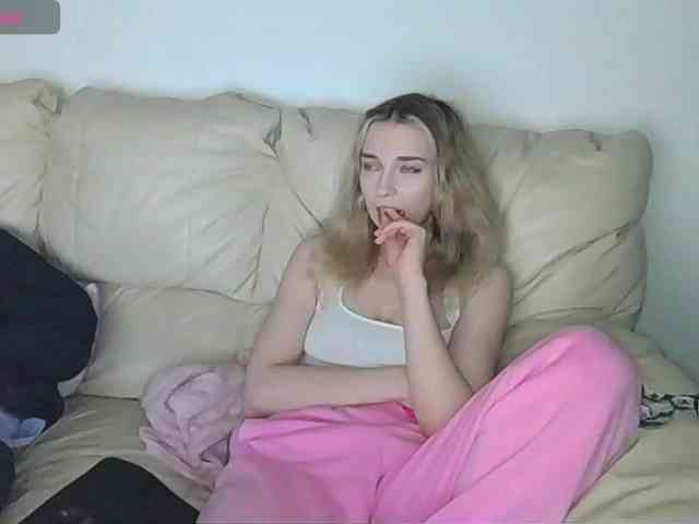 Almondmilka webcam