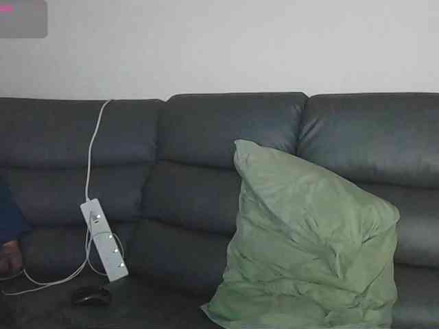 Almondmilka webcam