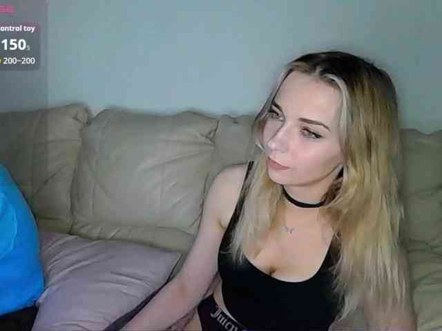 Model: Almondmilka
