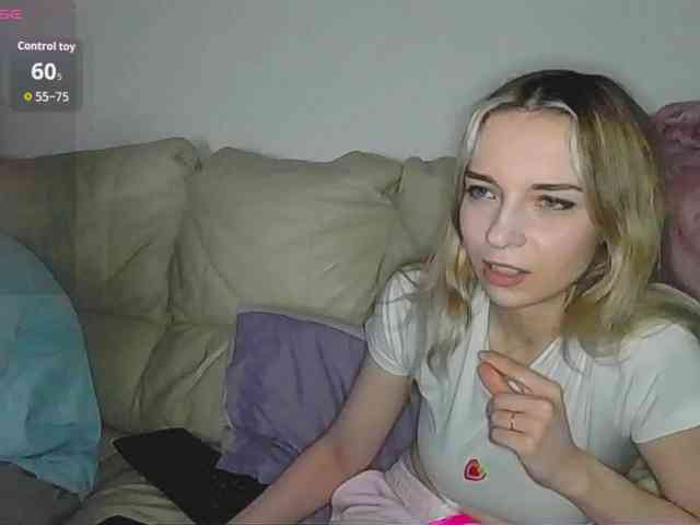 Model: Almondmilka