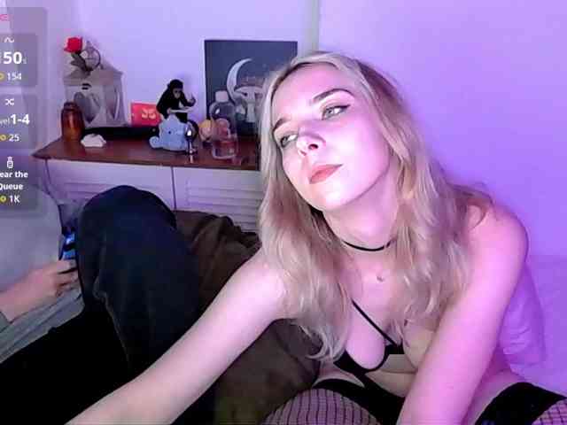 Almondmilka webcam
