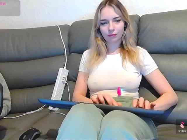 Model: Almondmilka