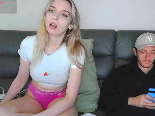 Almondmilka webcam