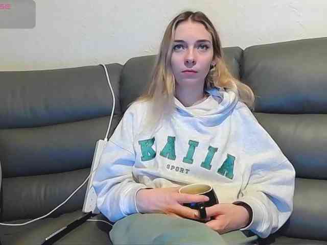 Almondmilka webcam