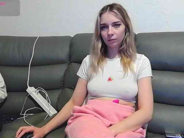Almondmilka webcam